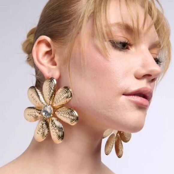 Zara Jewelry - Bohemian flower earrings A567